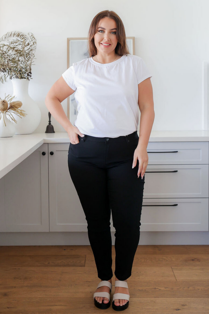 Ladies Black Jeans - Full Length Stretch Jeans - Functional Front + Back Pockets - Sizes 6 - 26 - Delta Jeans Black - Daisy's Closet