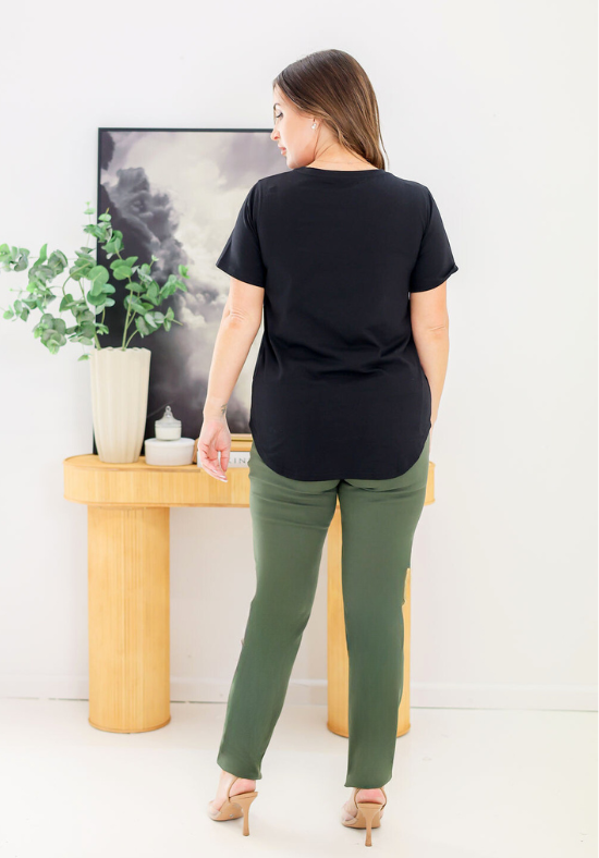 Daisy Round Neck Tee Black - Daisy’s Closet