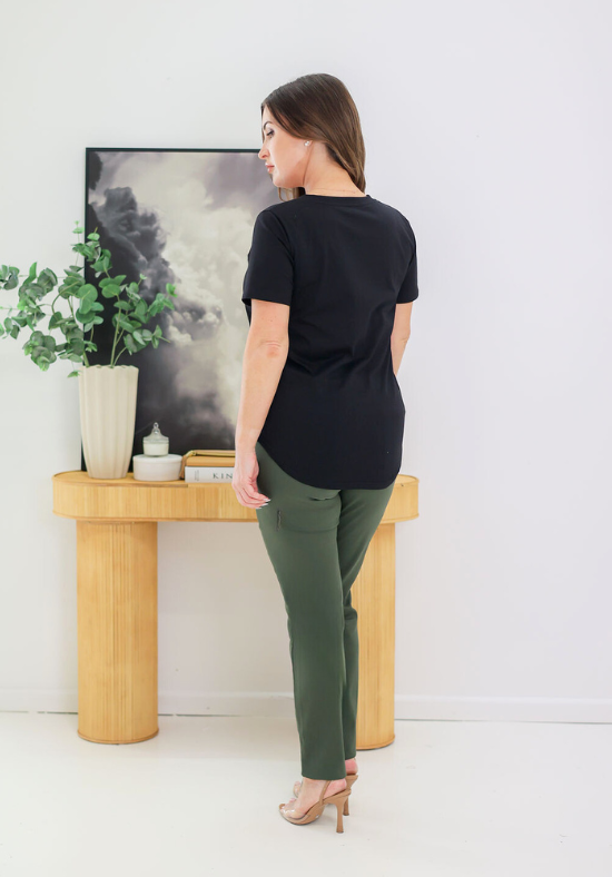 Daisy Round Neck Tee Black - Daisy’s Closet