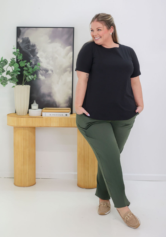 Daisy Round Neck Tee Black - Daisy’s Closet