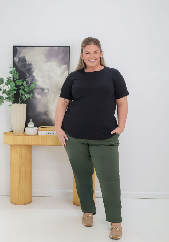 Daisy Round Neck Tee Black - Daisy’s Closet