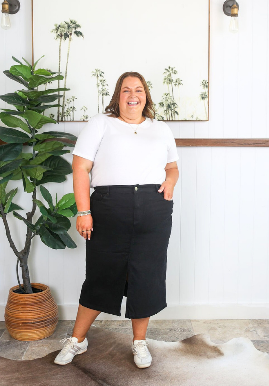 Daisy Round Neck Tee White - Daisy’s Closet