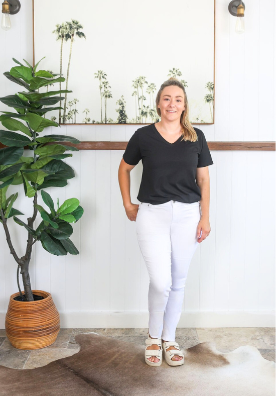 Daisy V Neck Tee Black - Daisy’s Closet