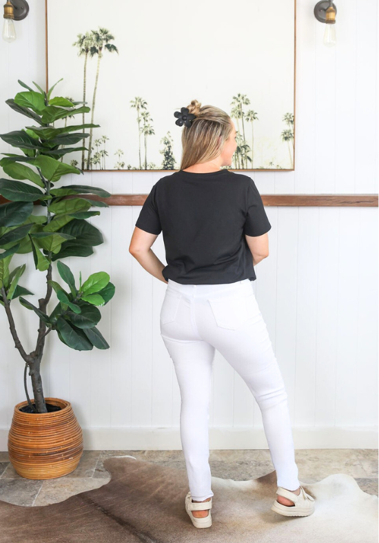 Daisy V Neck Tee Black - Daisy’s Closet