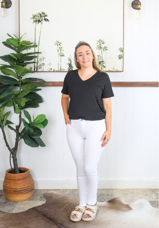 Daisy V Neck Tee Black - Daisy’s Closet