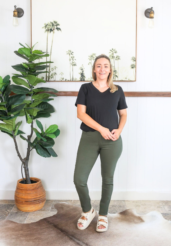 Daisy V Neck Tee Black - Daisy’s Closet