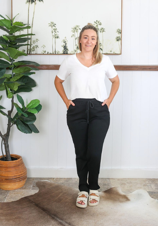 Daisy V Neck Tee White - Daisy’s Closet