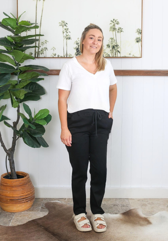 Daisy V Neck Tee White - Daisy’s Closet