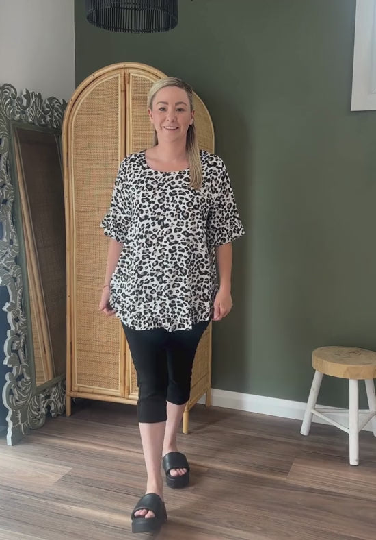 Ladies Short Sleeve Button Back Leopard Print Top=Daisy's Closet