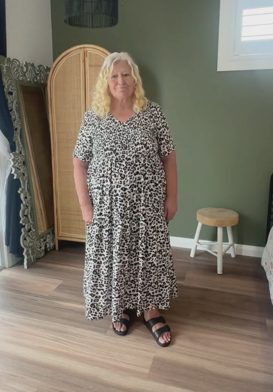 ladies v neck leopard print midi dress - size 18 video showing features