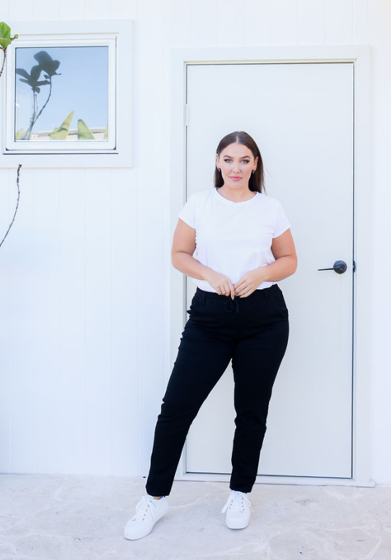 Ladies Stretch Jogger Style Pants - Functional Front and Back Pockets - Pull On Pants - Drawstring Waist - Elastcised Waist Band - Sizes 6 - 18 - Jenny Stretch Joggers Size 14 Paired With Daisy T-Shirt White - Daisy's Closet